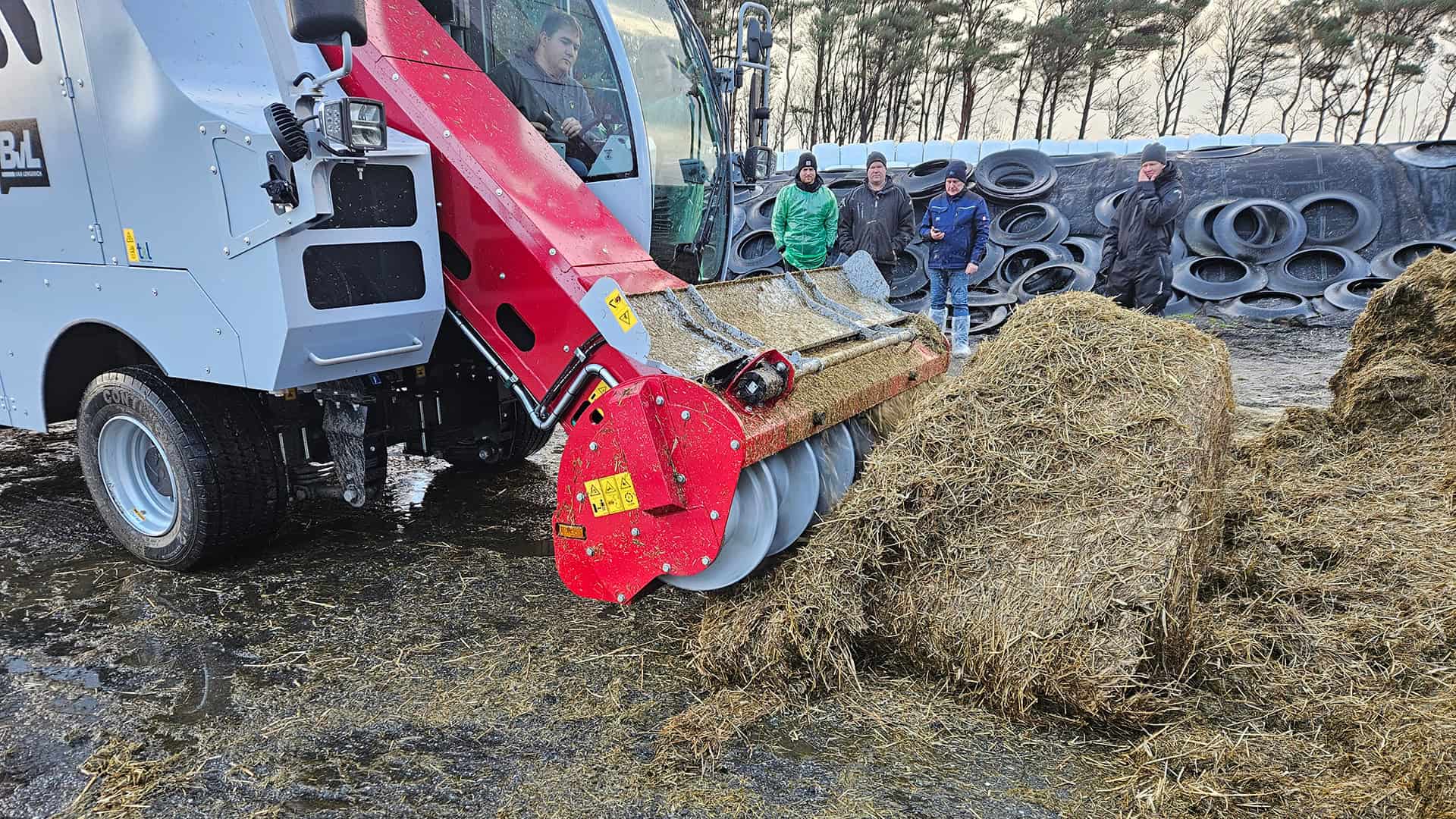 Den patenterte strukturvalsen kan leveres med rivjern eller kniver for optimal innmating uansett fôrtype.