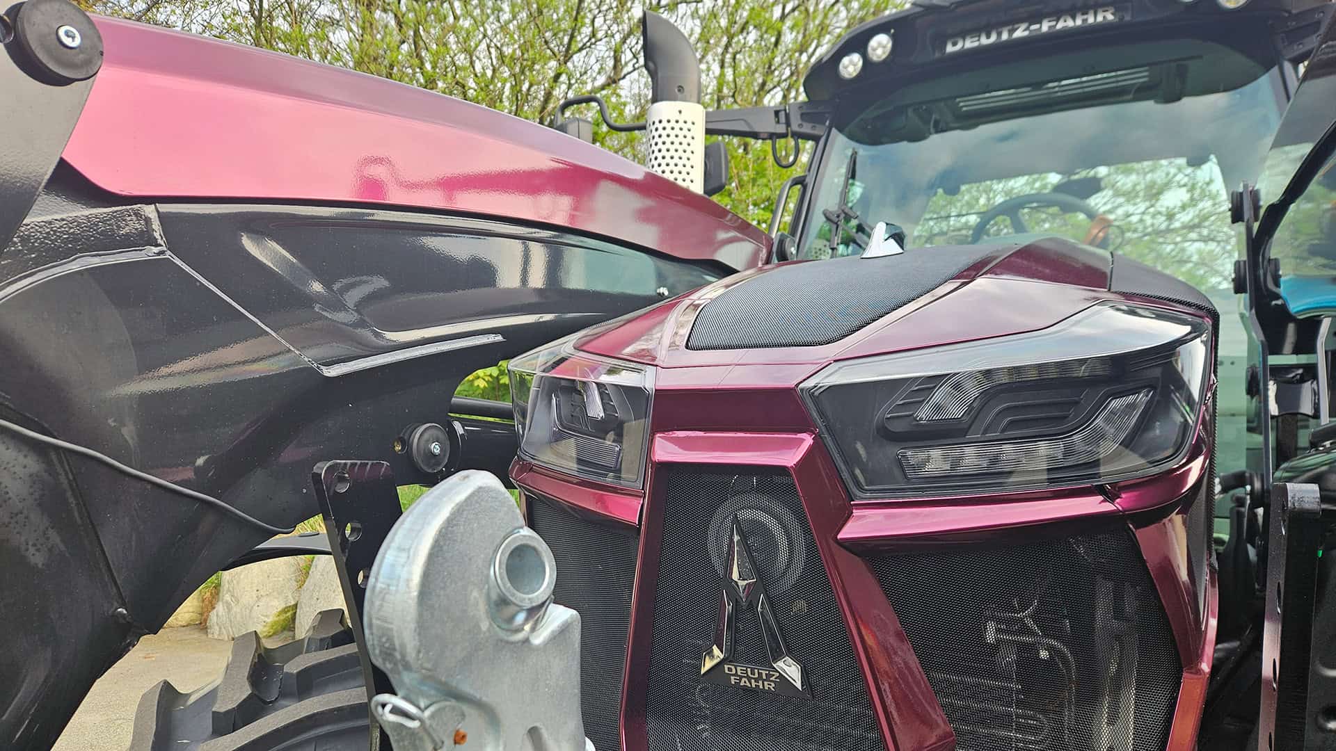 Deutz-Fahr traktor med frontlaster